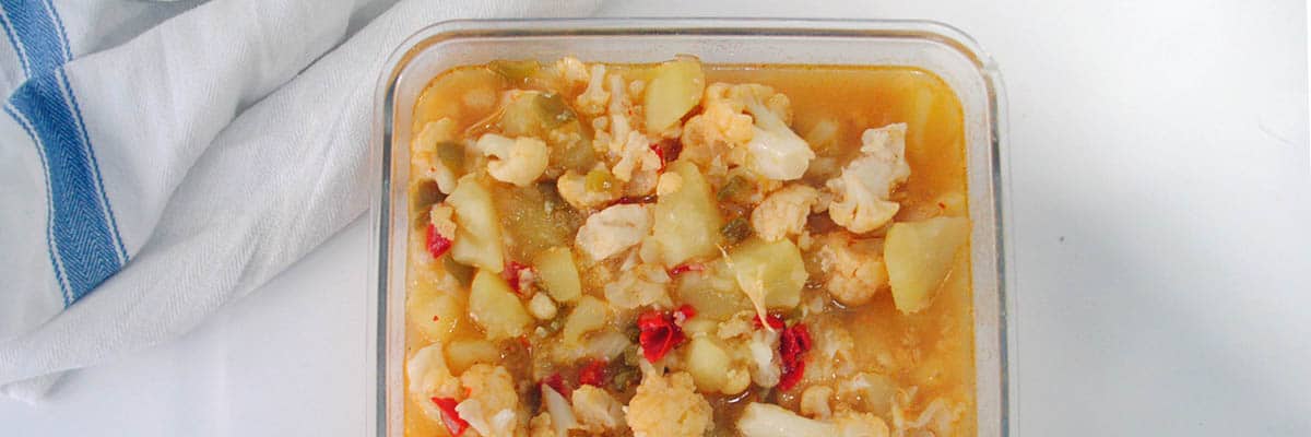 Guiso f&aacute;cil de coliflor, patatas y pimientos asados