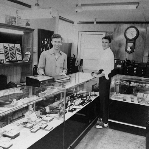 Image with missing alt attribute found on calvinbroyles.com