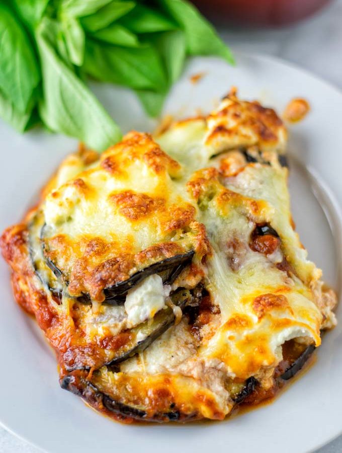 Creamy an delicious vegan Lasagna with eggplant.