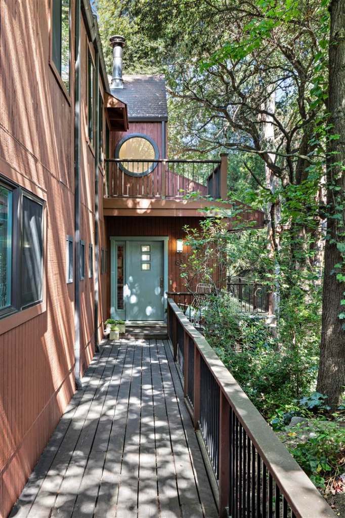 Image with missing alt attribute found on designmom.com