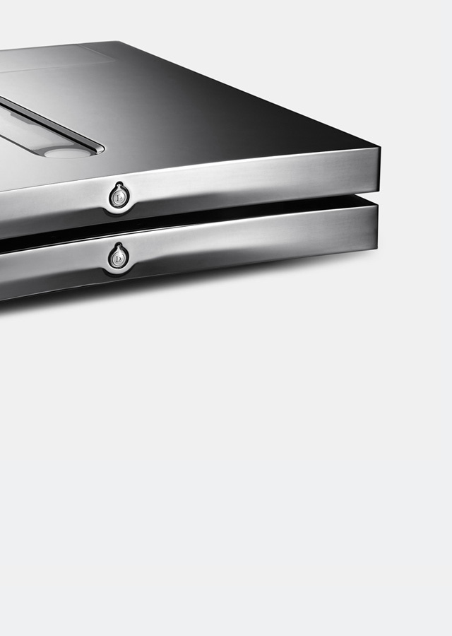 Image with missing alt attribute found on devialet.com