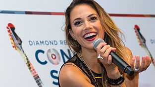 Attend exclusive intimate concerts at Diamond Resorts and meet and greet some of country music&rsquo;s hottest vocalists.