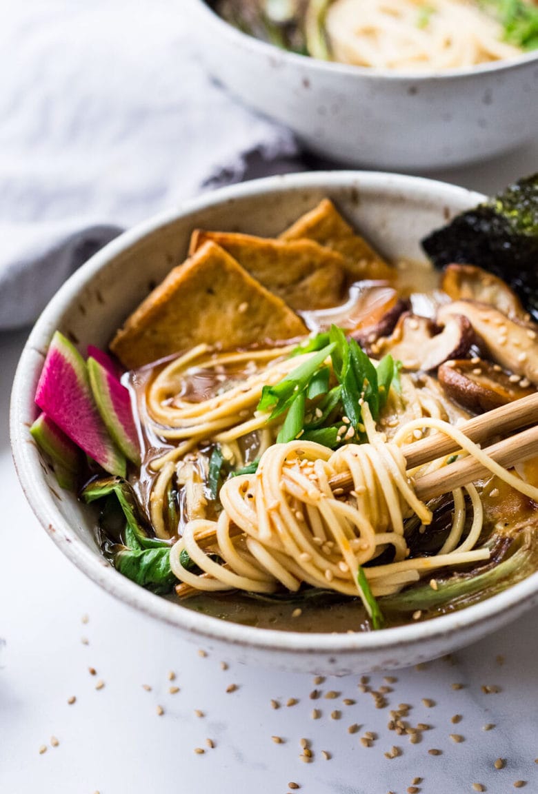 Image with missing alt attribute found on feastingathome.com