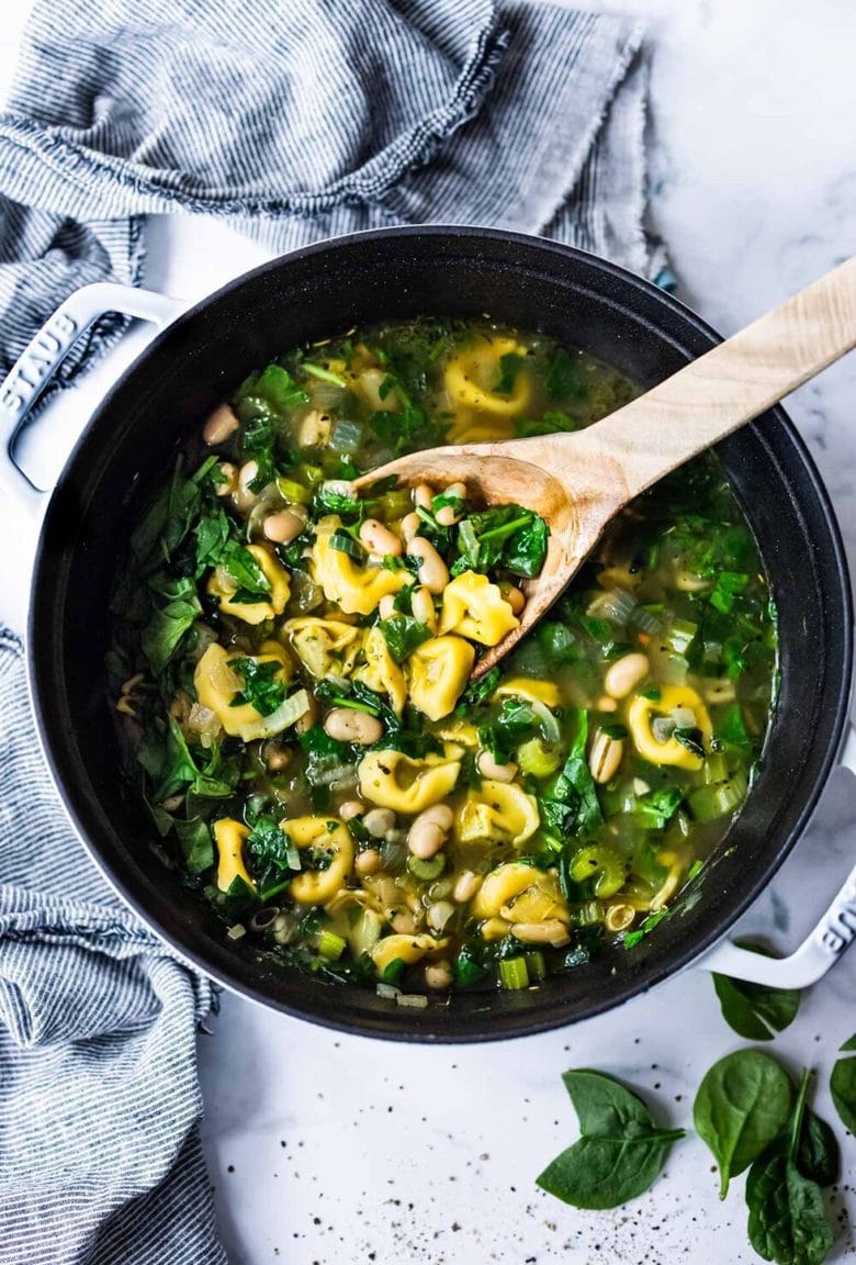 Brothy Tortellini soup with Spinach, Basil & White beans- a mouthwatering vegetarian soup that can be made in 25 minutes! #vegetarian #vegetariansoup #whitebeansoup #spinachsoup #tortellini #tortellinisoup