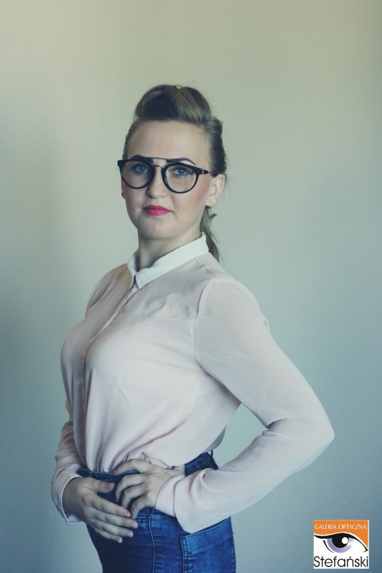 Kobieta w okularach