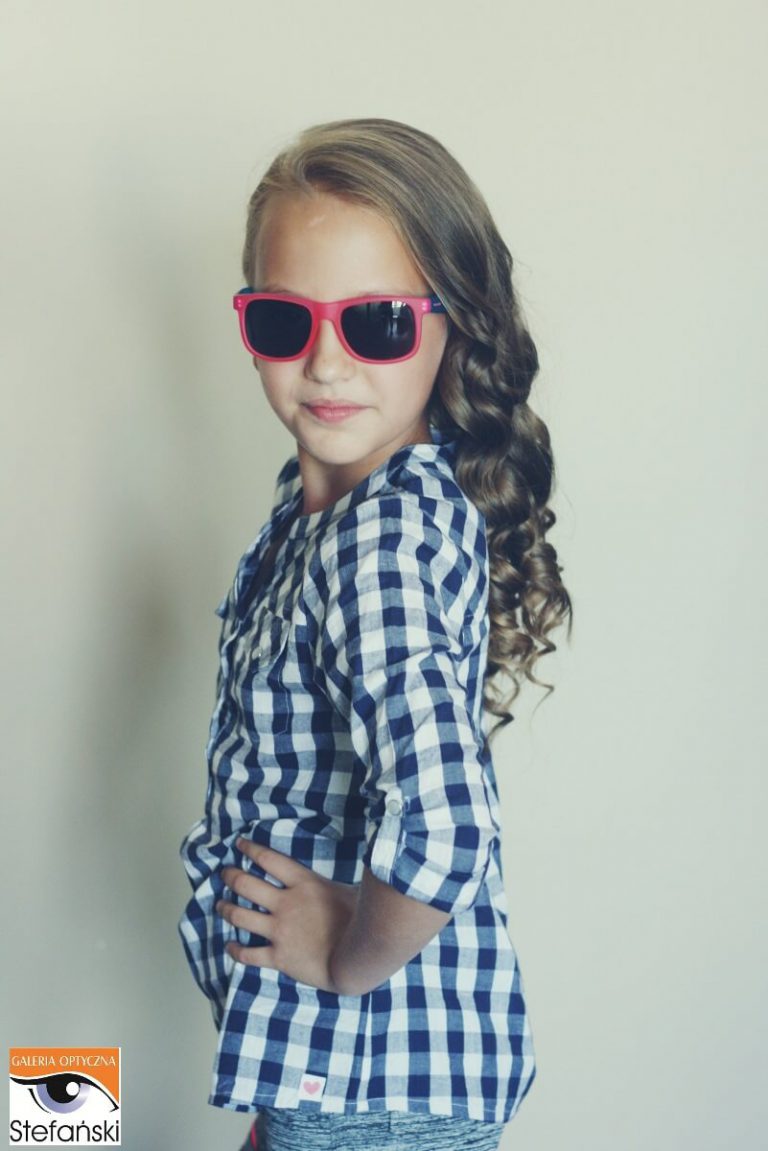 Dziecko w okularach korekcyjnych