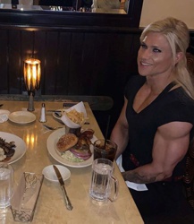 Image with missing alt attribute found on girlswithmuscle.com