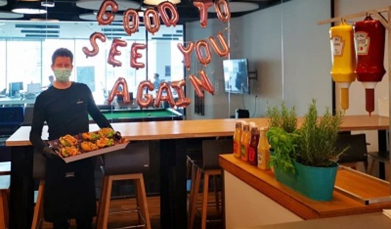 Powr&oacute;t do biura - lunch firmowy w reżimie sanitarnym