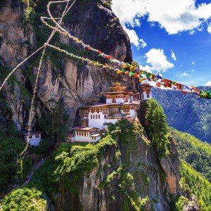 Image with missing alt attribute found on holidaymoods.in