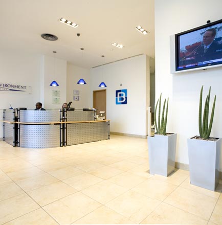 Image with missing alt attribute found on instantoffices.com