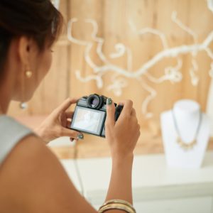 Image with missing alt attribute found on jckonline.com