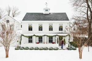 Kelly's Stamp of Approval 8 kellyelko.com #farmhouse #farm #christmashome #whitehouse #farmhousechristmas