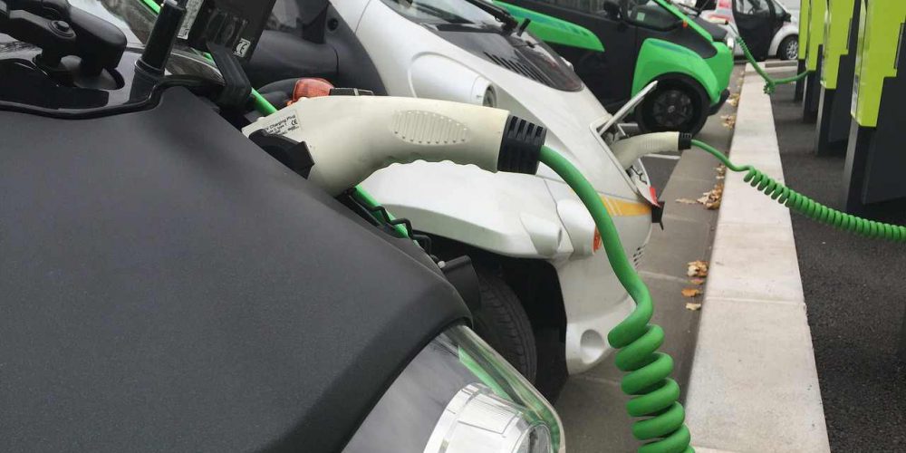 Auto elettriche, nel 2030 le batterie raddoppieranno l&rsquo;autonomia dei veicoli