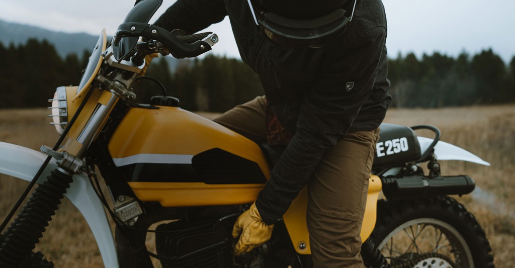 Image with missing alt attribute found on kuhl.com