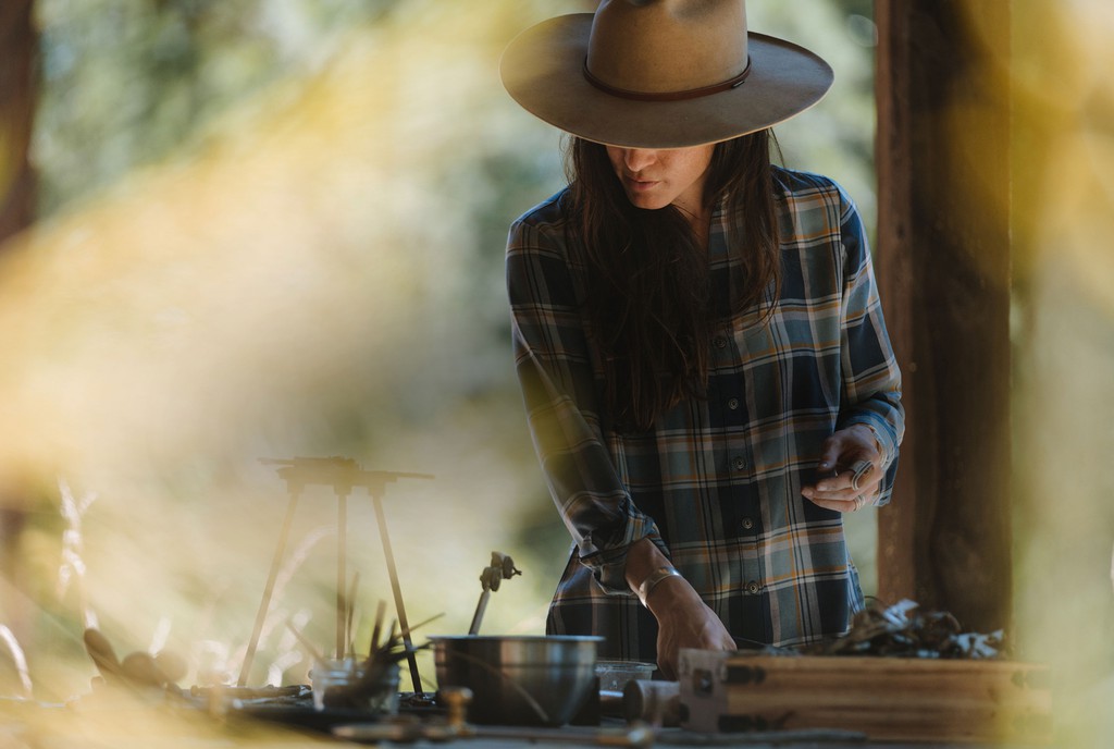 Image with missing alt attribute found on kuhl.com