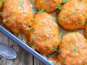 Orkaitėje tro&scaron;kinti vi&scaron;tienos kotletai be miltų