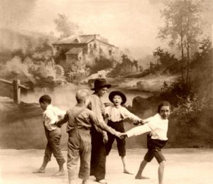 Studio photo "Playmates" from 1899.