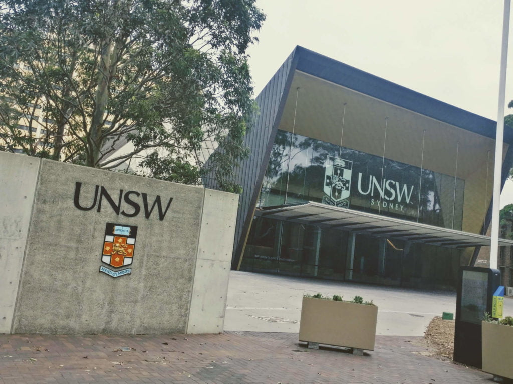 Image with missing alt attribute found on luoxufeiyan.com