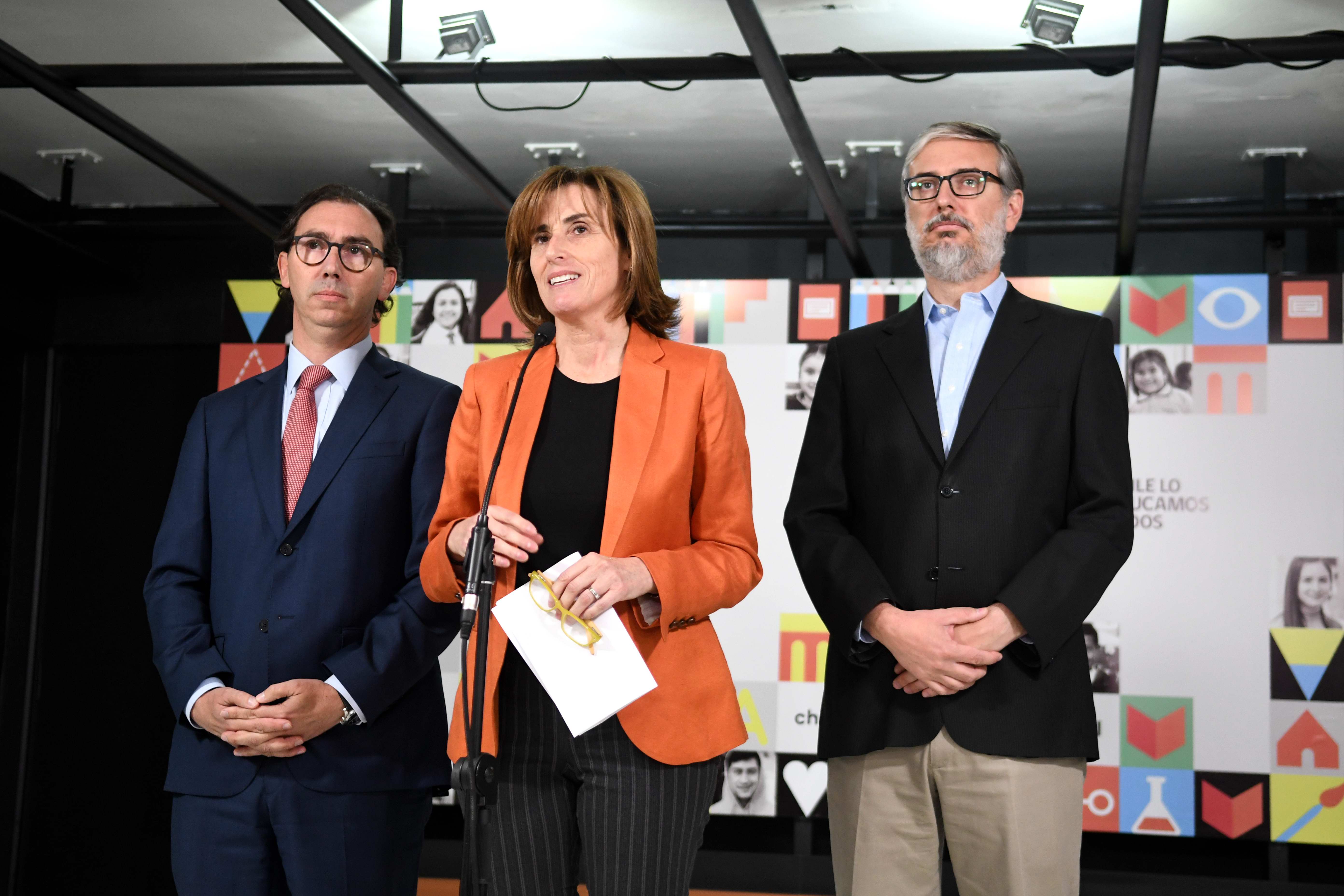 Mineduc se refiere a todos los temas y dudas en relación a la cartera