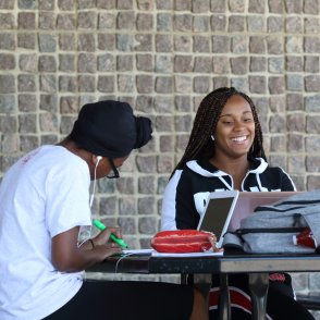 Image with missing alt attribute found on owu.edu