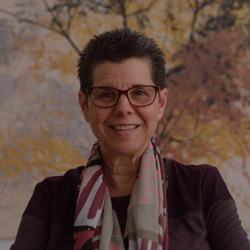 Image with missing alt attribute found on podiumpodcast.com