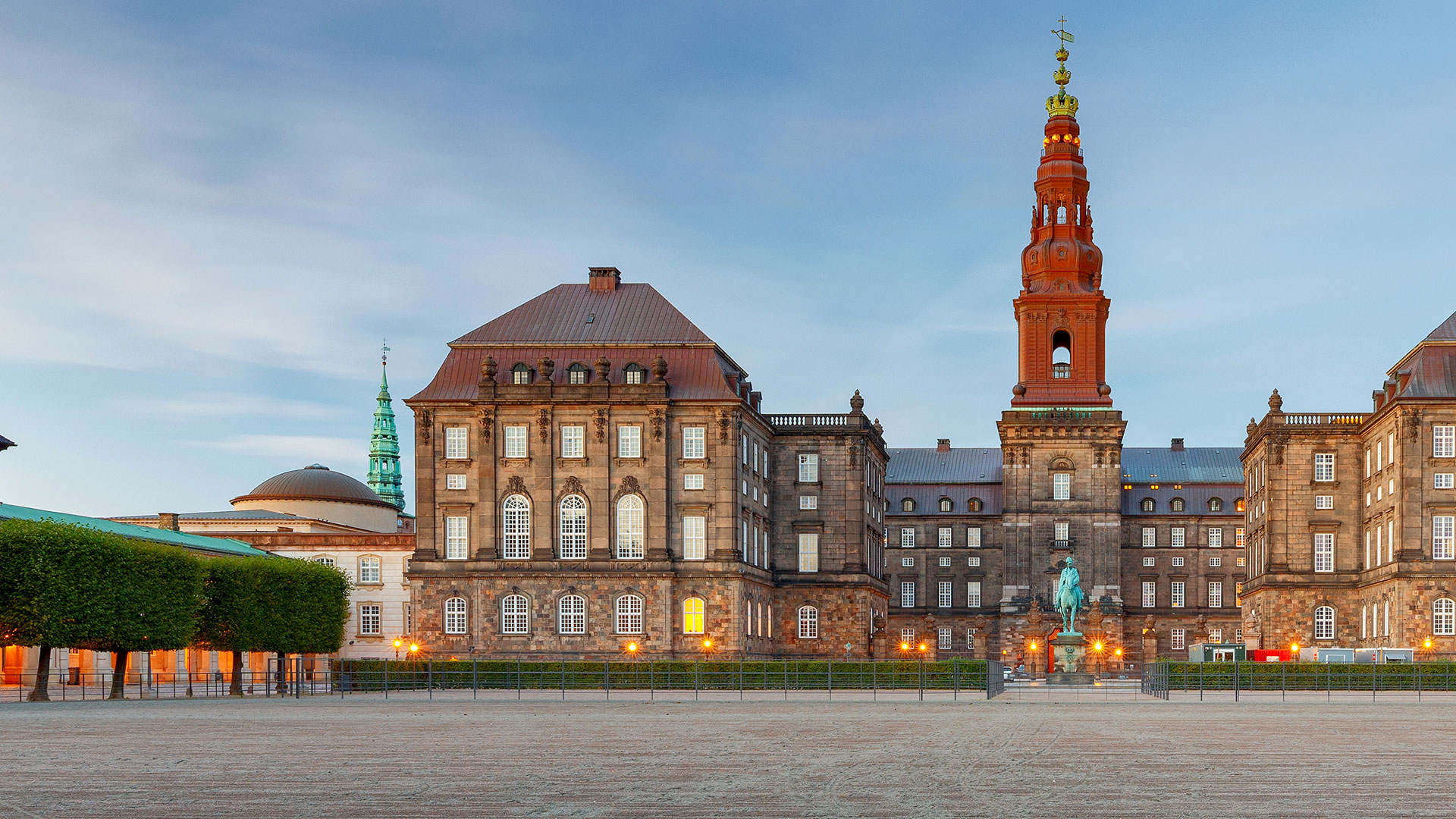 Image with missing alt attribute found on pwc.dk