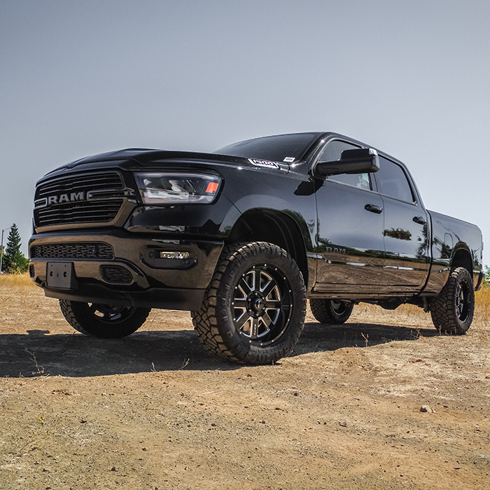 Image with missing alt attribute found on readylift.com