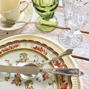 Image with missing alt attribute found on replacements.com