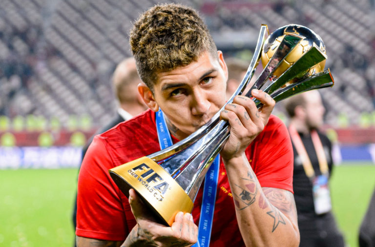 Roberto Firmino with the Club World Cuo