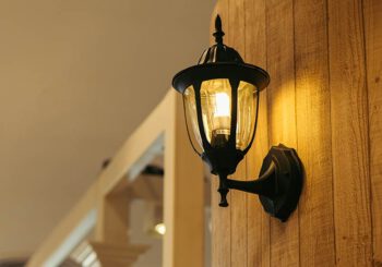 Image with missing alt attribute found on royalelektrik.com