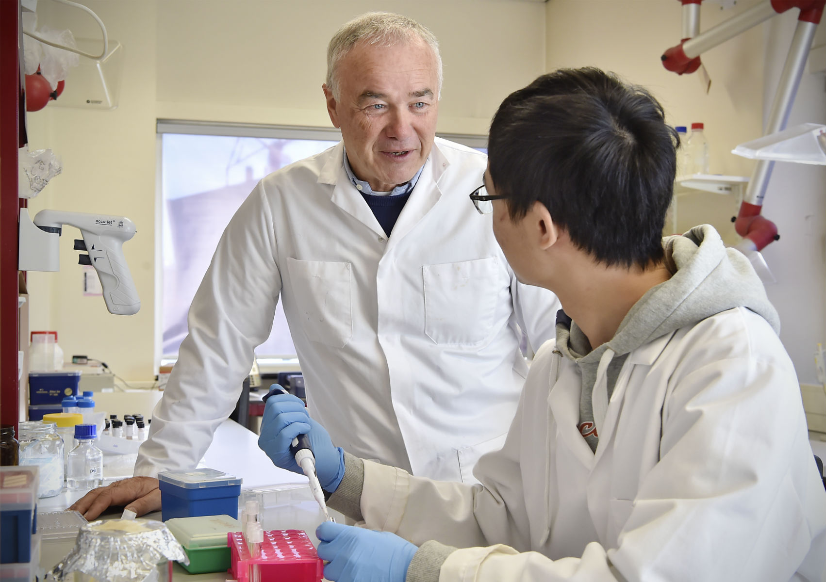 Image with missing alt attribute found on rug.nl