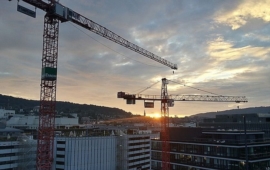 Novostavby mus&iacute; b&yacute;t od nov&eacute;ho roku o pětinu &uacute;sporněj&scaron;&iacute;. Nov&eacute;mu předpisu by nevyhověla třetina st&aacute;vaj&iacute;c&iacute;ch domů