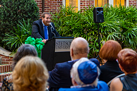 Stetson dedicates Jeffrey and Diane Ginsburg Hillel House