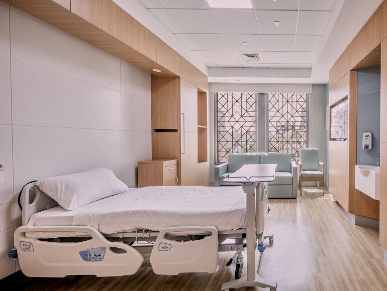 Image with missing alt attribute found on summertown.ae