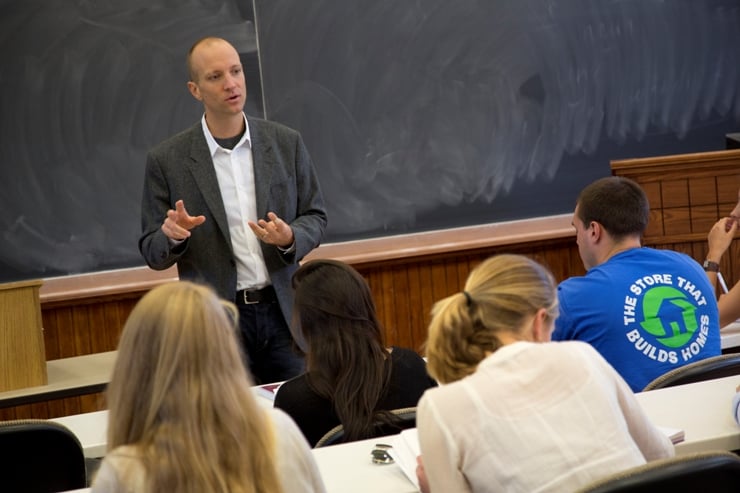 Image with missing alt attribute found on trincoll.edu