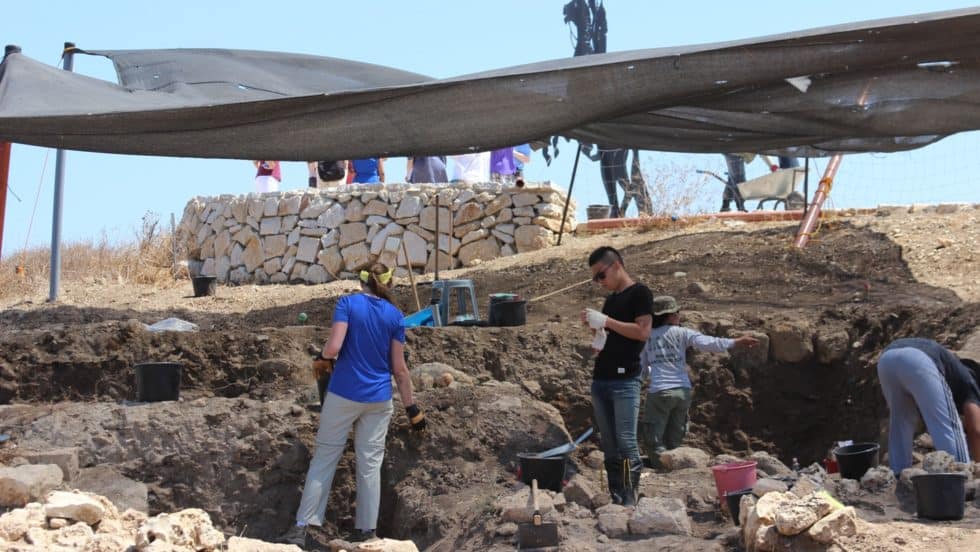 Image with missing alt attribute found on trincoll.edu