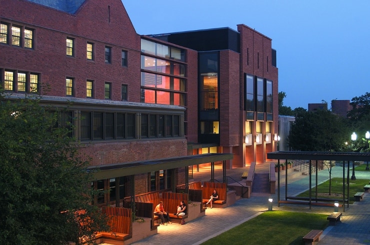 Image with missing alt attribute found on trincoll.edu