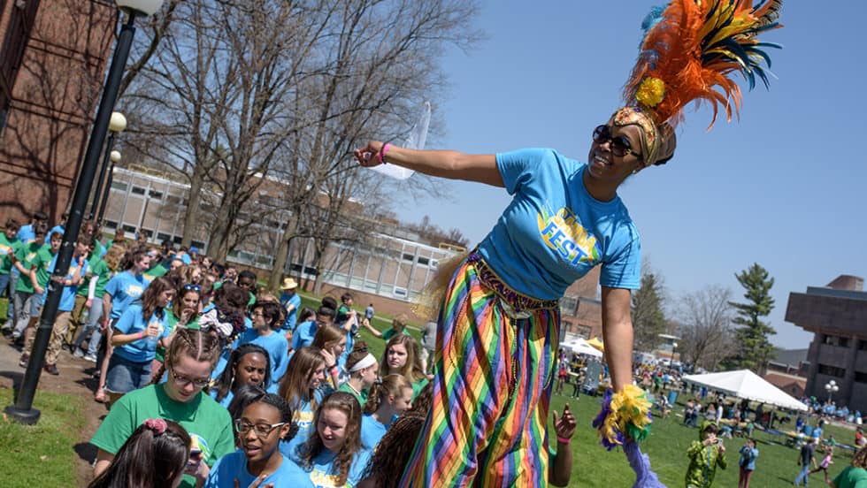 Image with missing alt attribute found on trincoll.edu