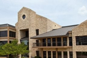 Image with missing alt attribute found on usa.edu