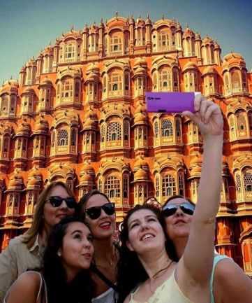 Image with missing alt attribute found on vivaindia.com