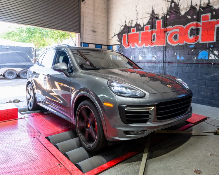 Image with missing alt attribute found on vividracing.com