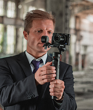 Zhiyun Smooth4 iphone video stabilizer