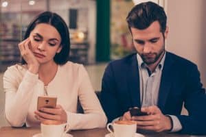 Image with missing alt attribute found on youqueen.com