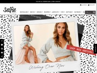Desktop screenshot for selfieleslie.com