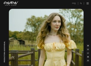 How onion.cl looks like on a tablet such as an iPad.